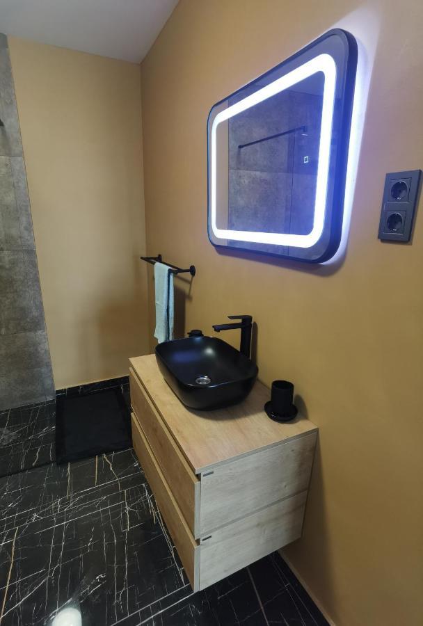 Apartment Pek 茨里克韦尼察 外观 照片