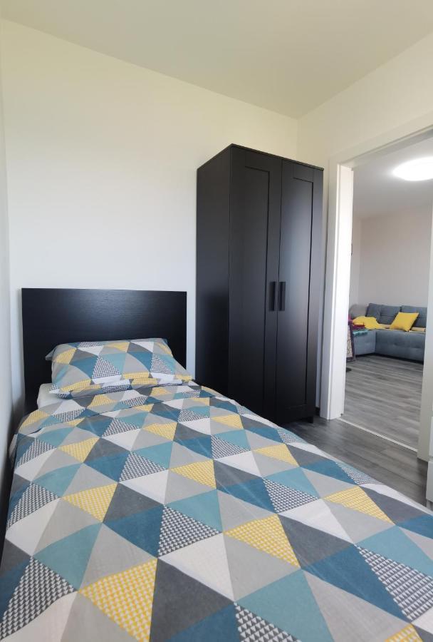 Apartment Pek 茨里克韦尼察 外观 照片